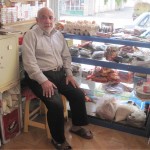 حاج حسین صادق پور از کسبه های قدیمی یزداباد، سن 81 سال